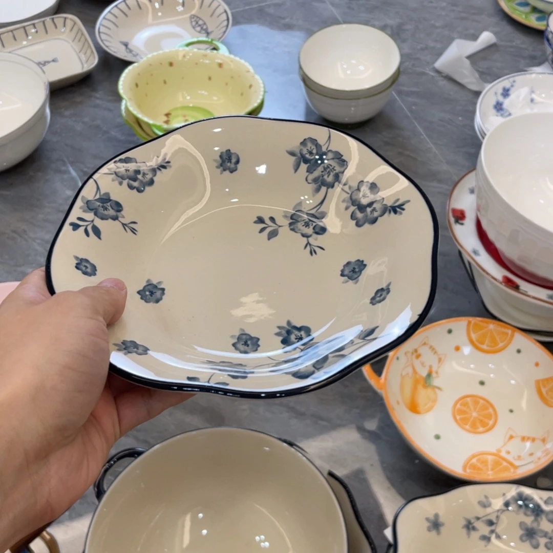 陶瓷微瑕餐具介意勿拍，满18飞！