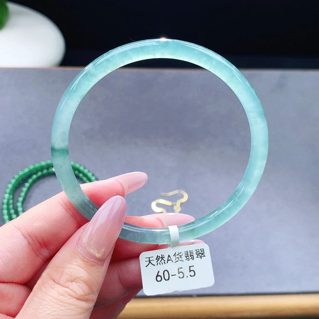 未镶嵌手镯（圆镯）翡翠