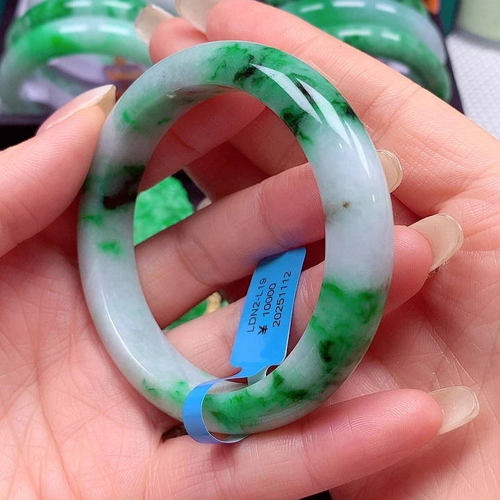 翡翠未镶嵌手镯翡翠