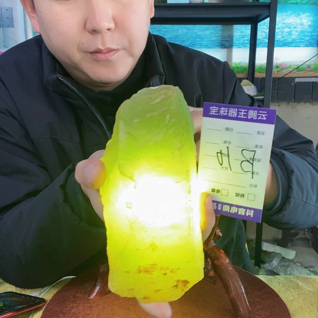 蛇纹石玉未镶嵌珠宝奇石