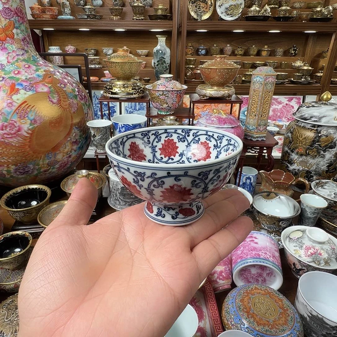 青花釉里红双线缠枝莲内外满工高足主人杯