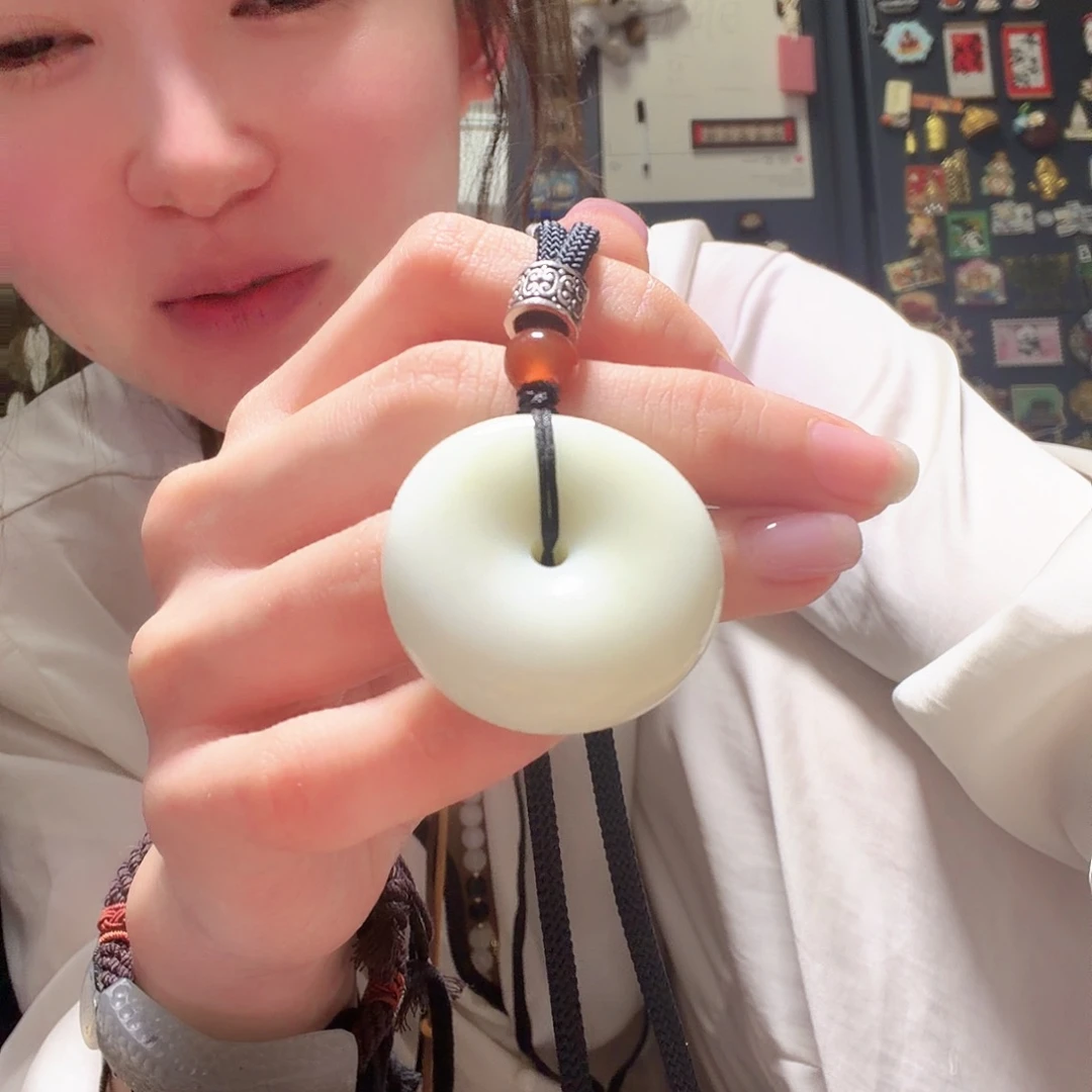 岫玉未镶嵌平安扣