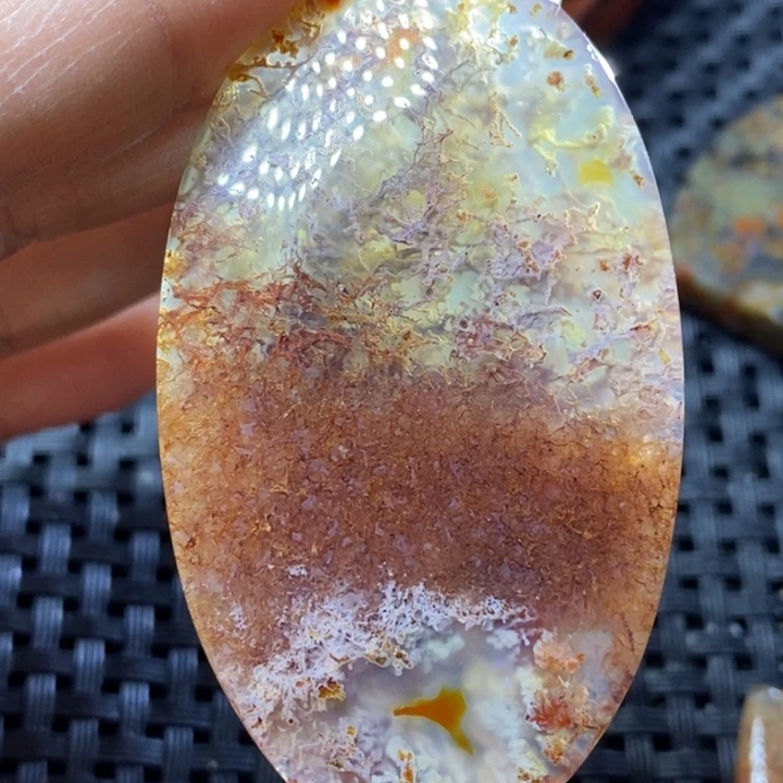 未镶嵌颈饰玛瑙/玉髓宝*