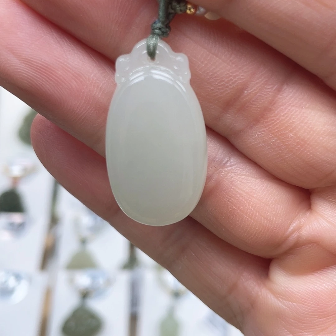 和田玉未镶嵌颈饰蒲**9