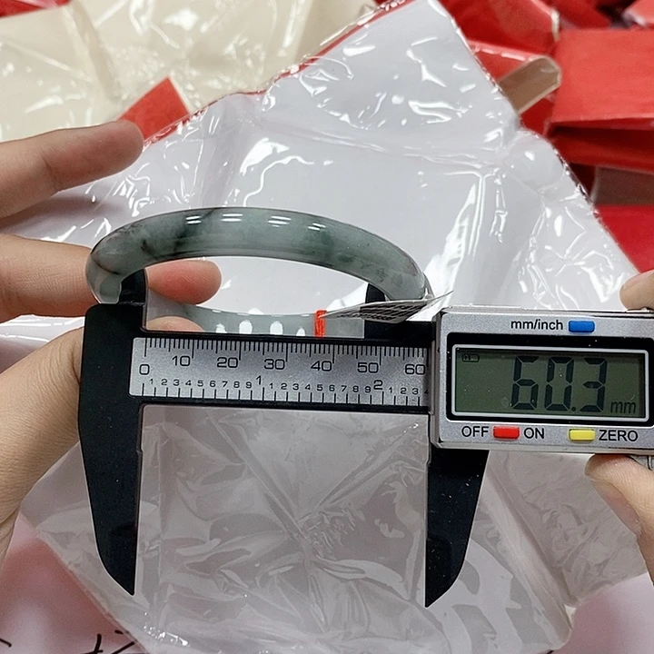翡翠手镯未镶嵌88
