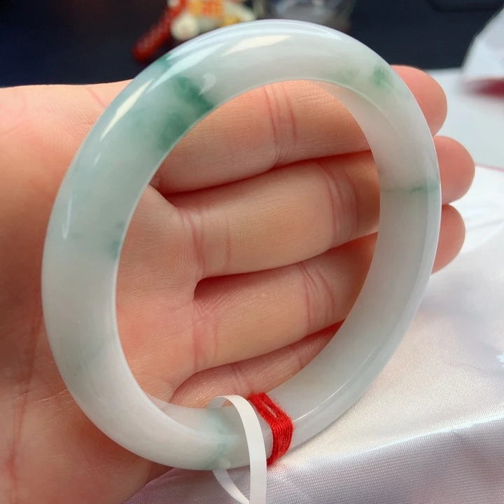 翡翠手镯未镶嵌57圈小女人