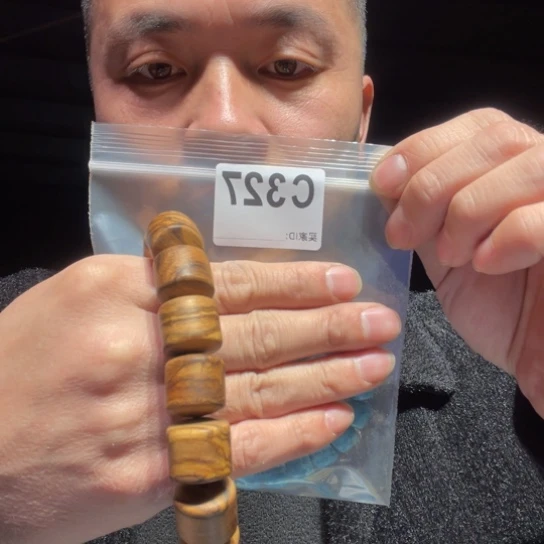 大叶紫檀（黑酸枝木类）胡****长327