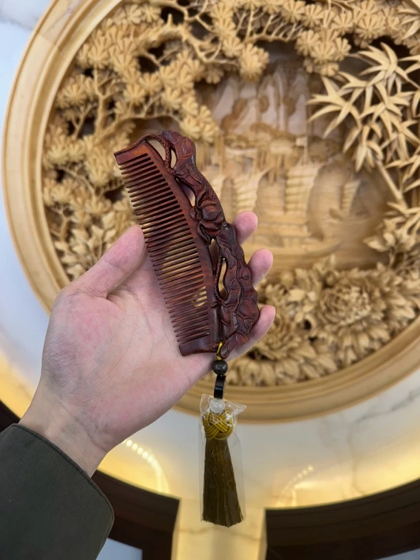 小叶紫檀夏荷梳子