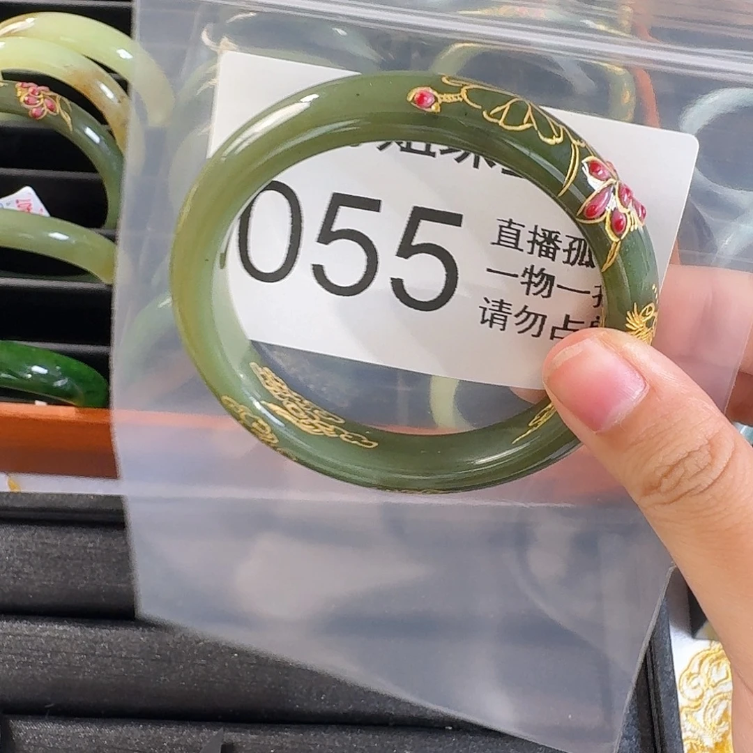 颈饰未镶嵌和田玉手镯62 055号