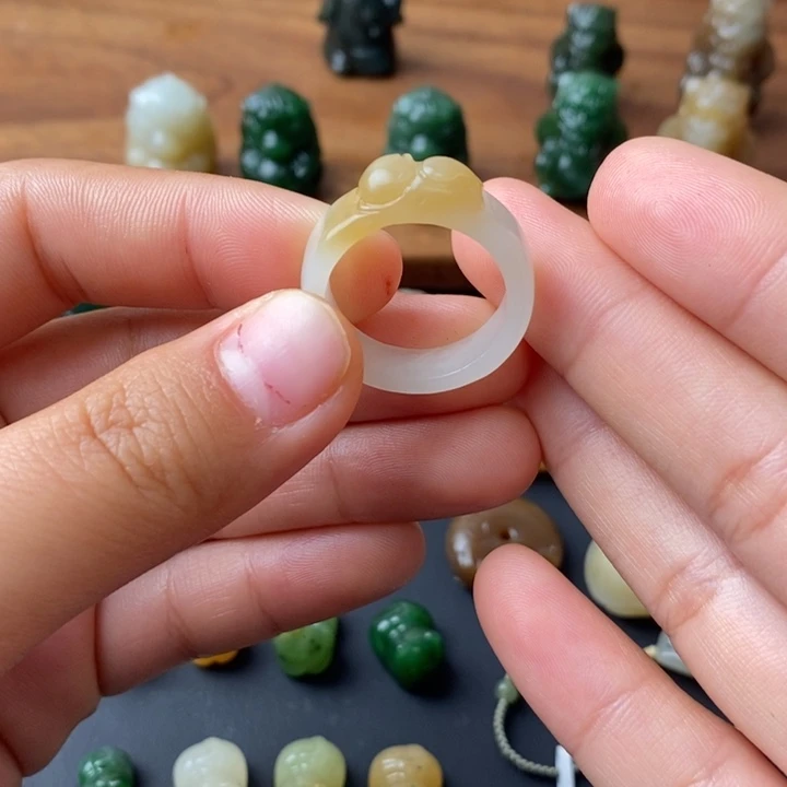 *****和田玉未镶嵌颈饰