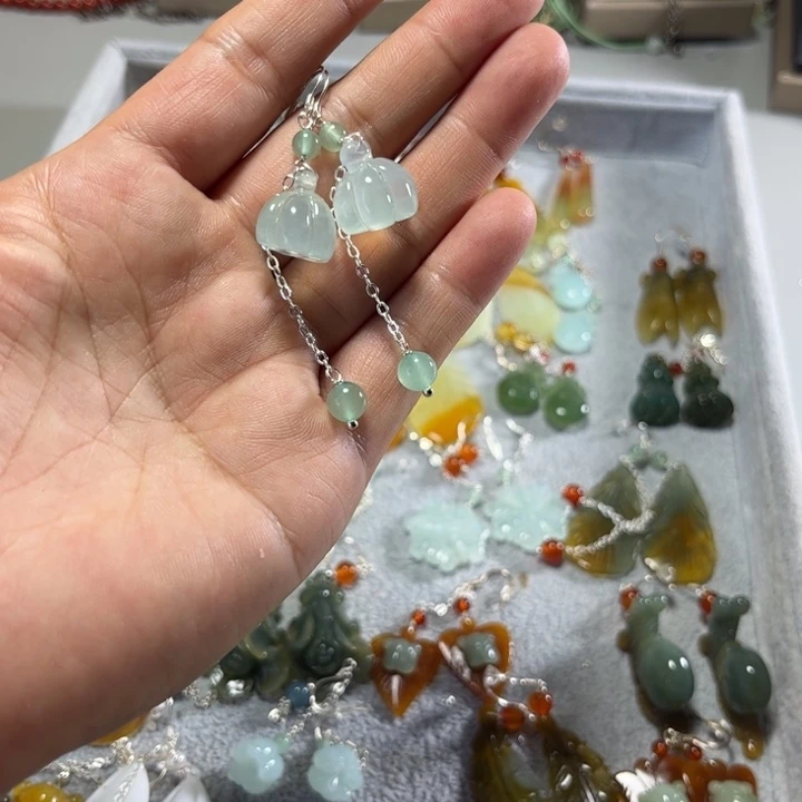 蛇纹石玉合金耳饰