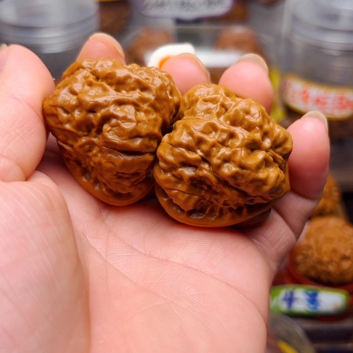 核桃把件放漏款37三角蛙蛙…………