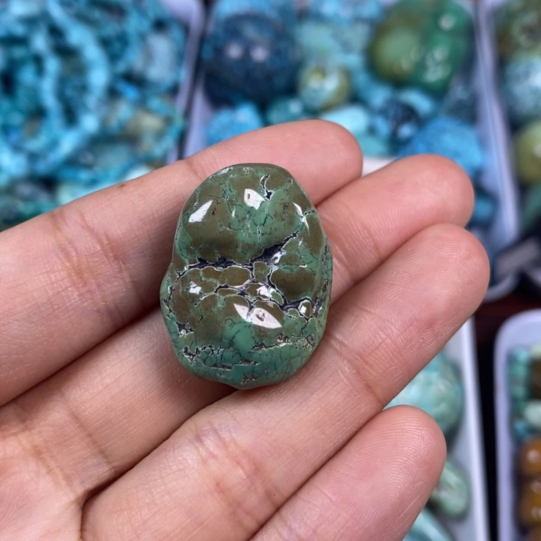 绿松石未镶嵌颈饰