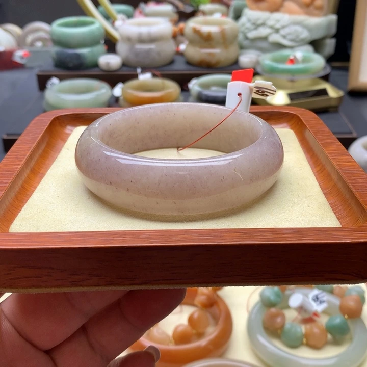 石英质玉手镯未镶嵌