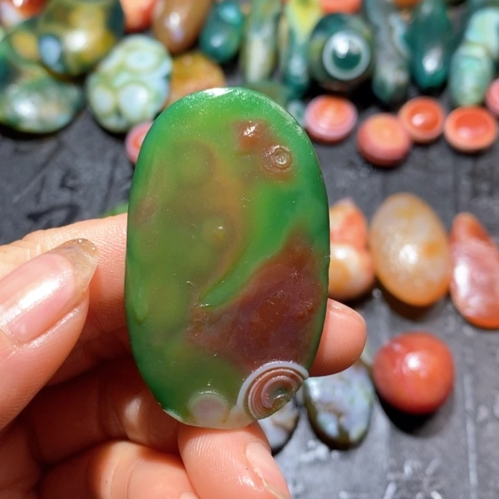 石英质玉颈饰未镶嵌用**鹰