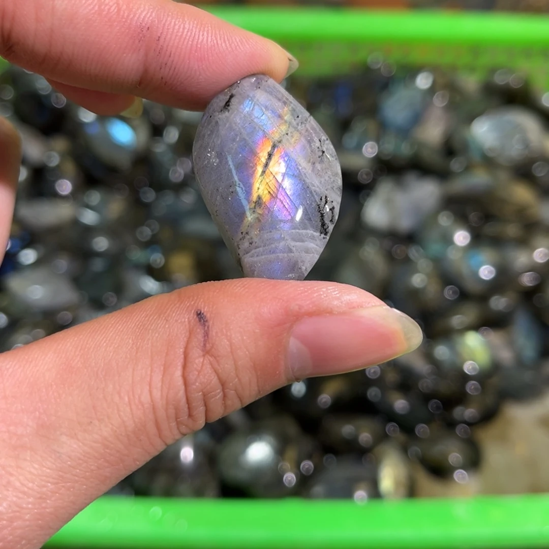 拉长石吊坠未镶嵌尾*