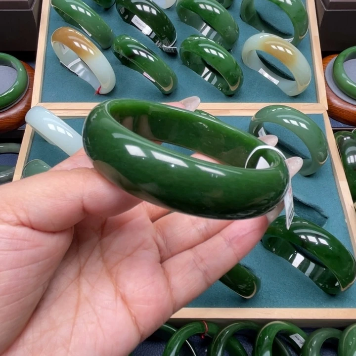 和田玉未镶嵌手镯