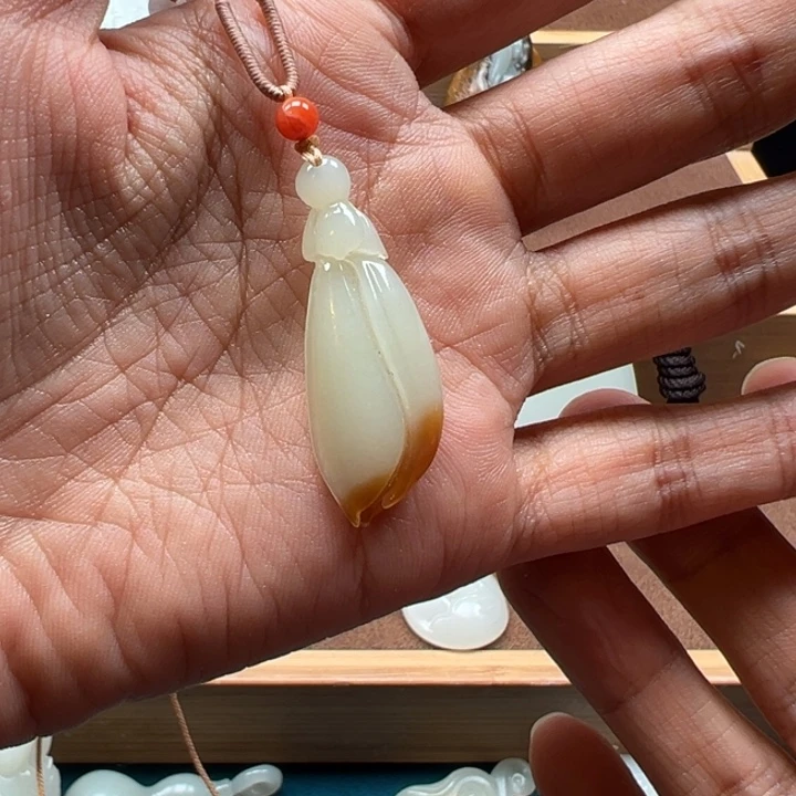颈饰未镶嵌和田玉玉兰花
