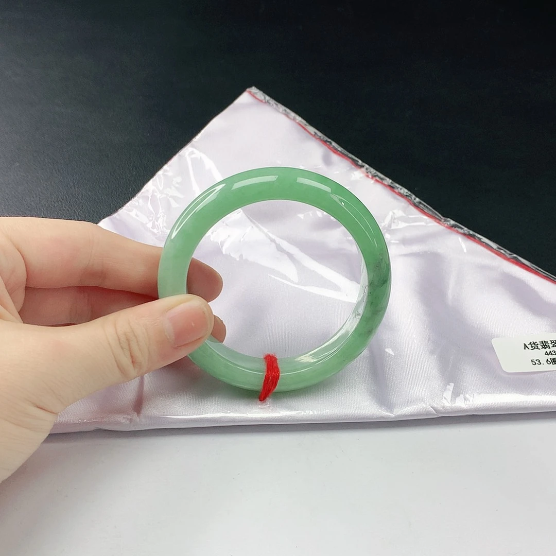 翡翠手镯未镶嵌翡翠010