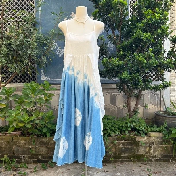 041扎染古法扎花飘逸吊带连衣裙