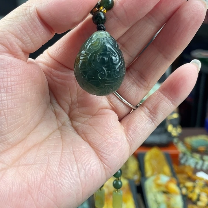蛇纹石玉未镶嵌颈饰