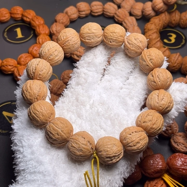 C***康文玩核桃手串光头