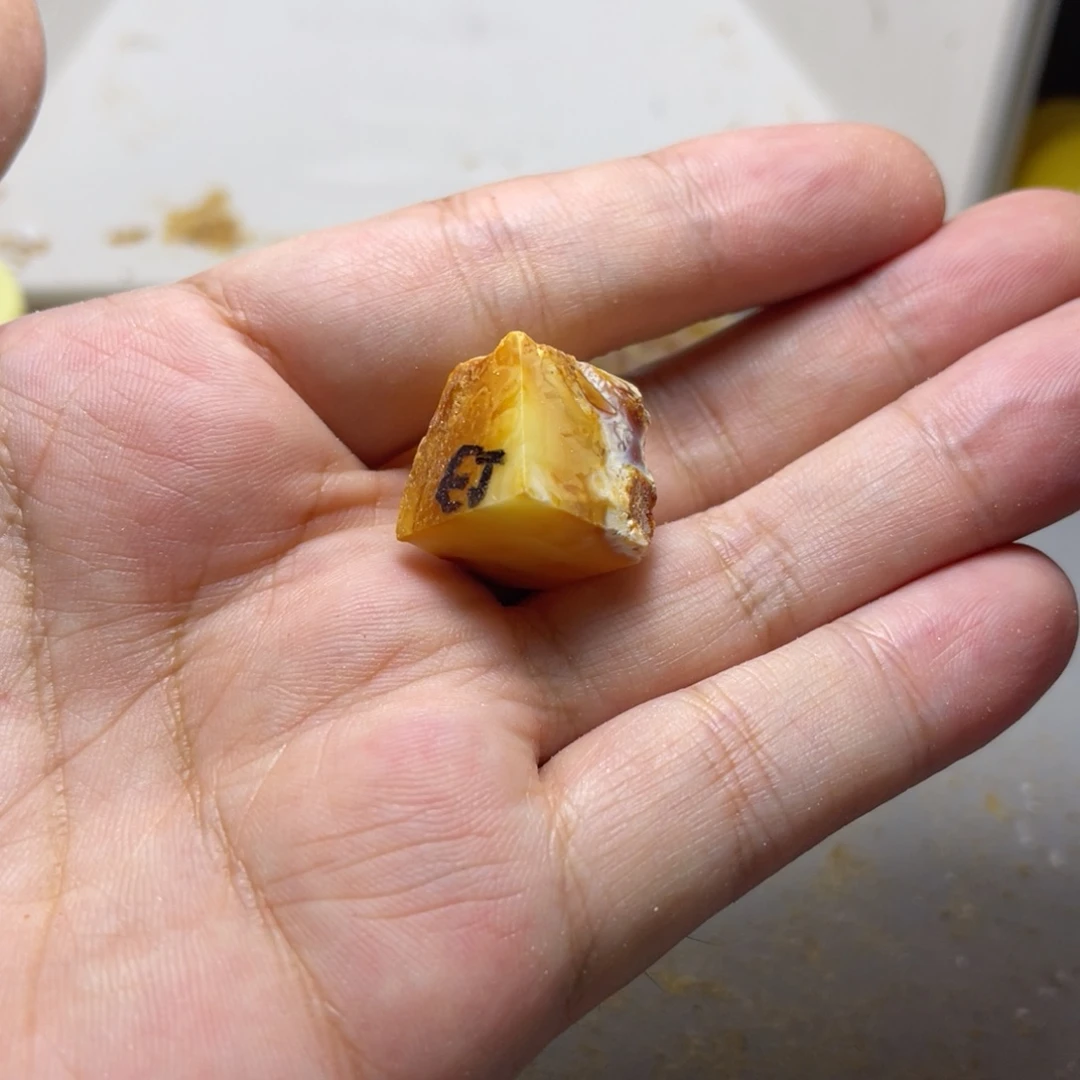 玉***定制蜜蜡未镶嵌订制蜜蜡原石
