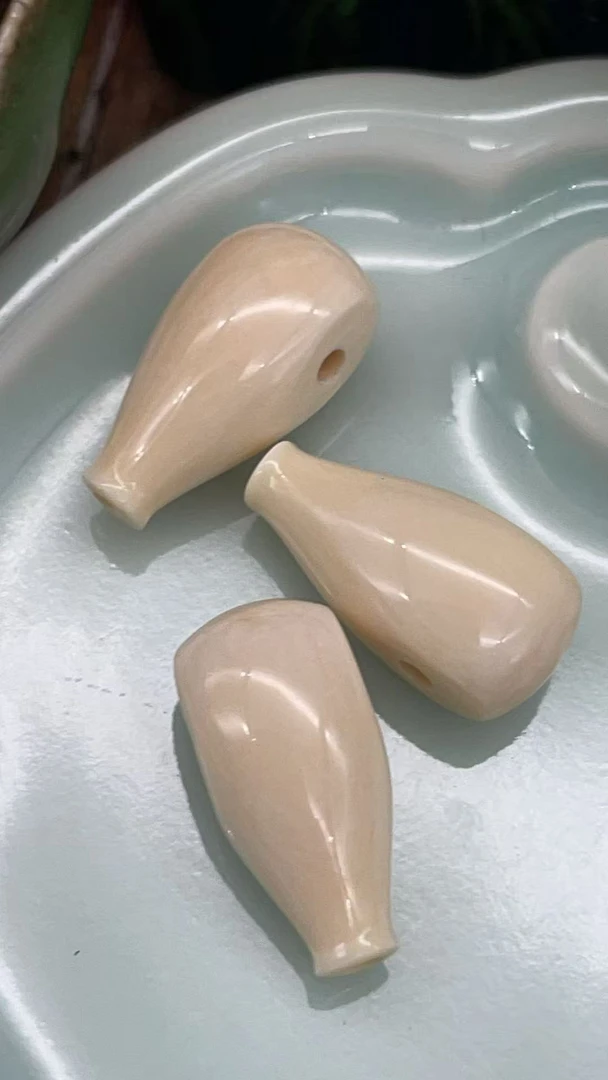 81113精品猛犸象牙D:7.7 T:7.5 H:16.4左右宝瓶三通配饰（发其一