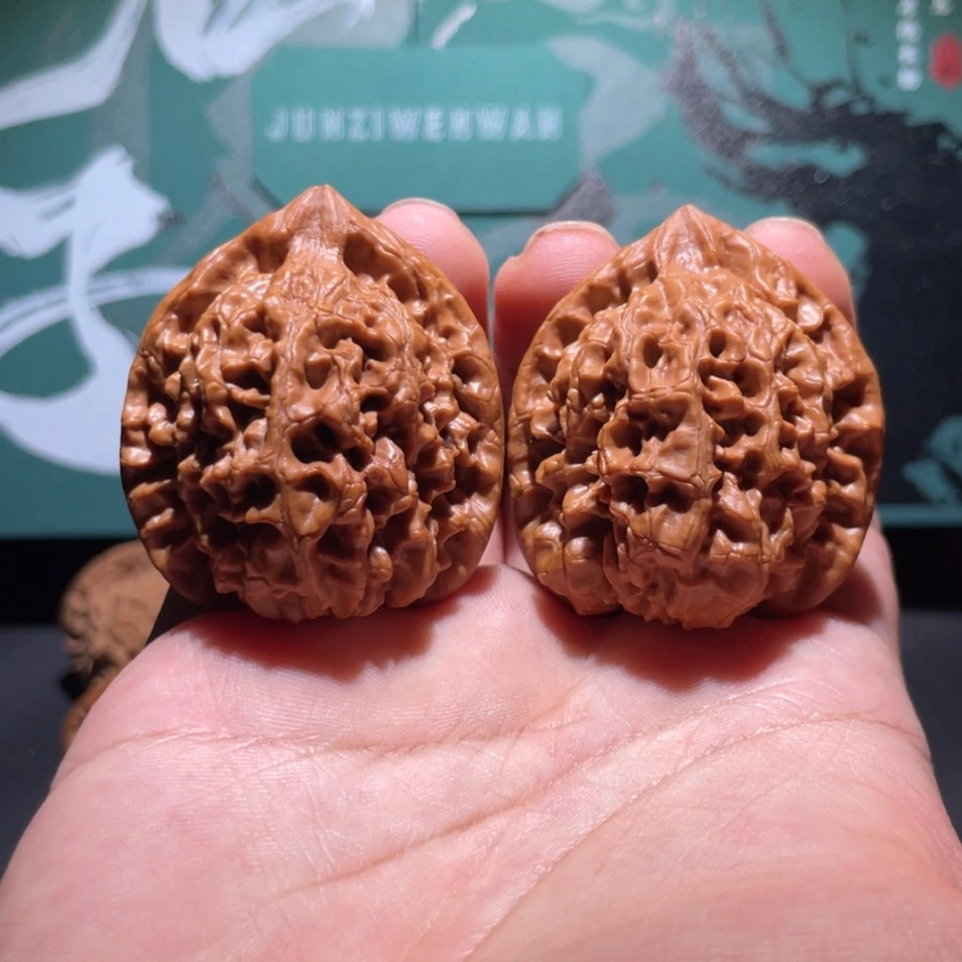 文玩核桃吊坠红皮君子官帽41