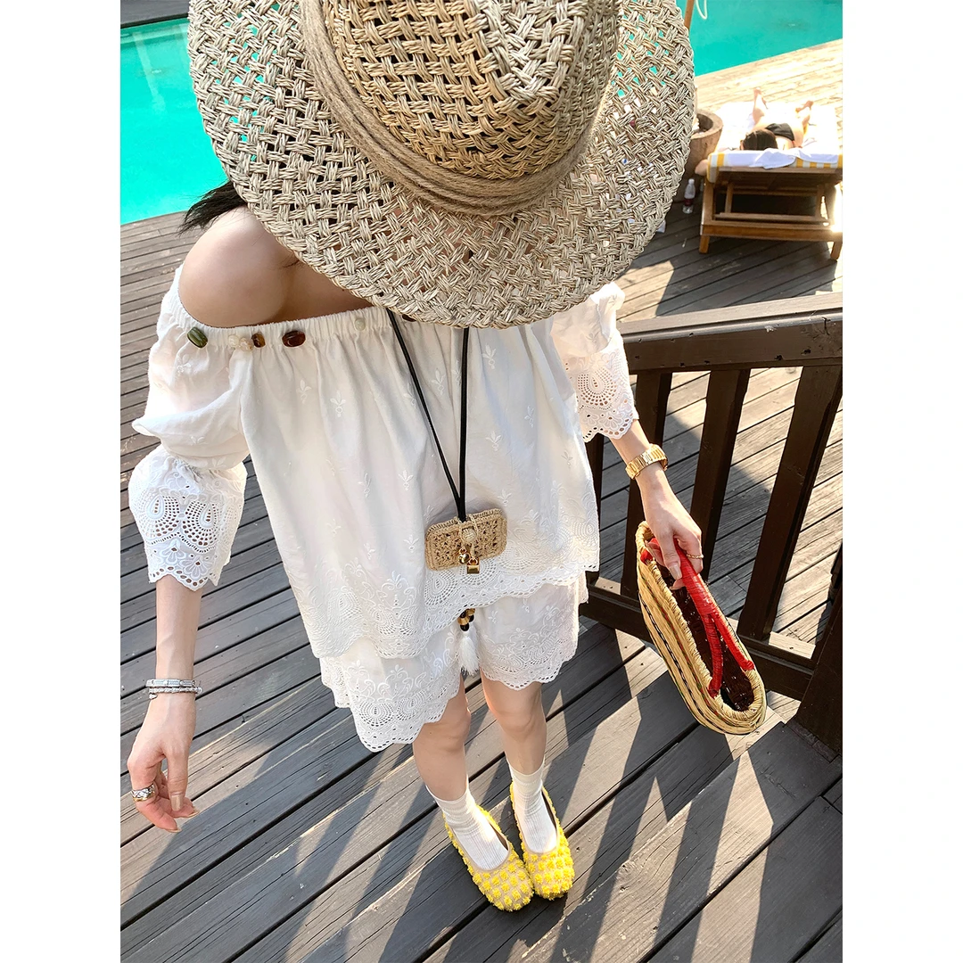 区区欧阳 绣花串珠镂空衬衫女夏季设计感小众法式衬衣一字肩上衣