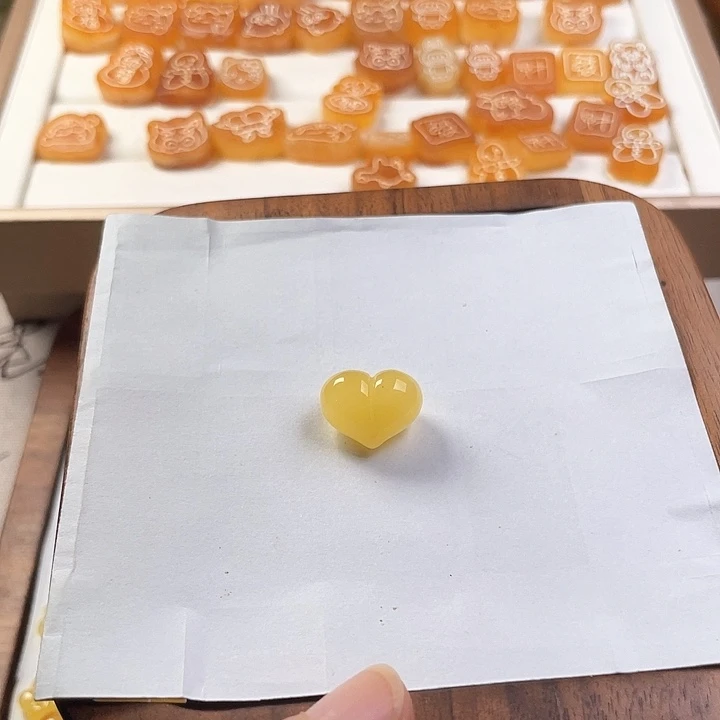 琥珀颈饰未镶嵌沉**沉