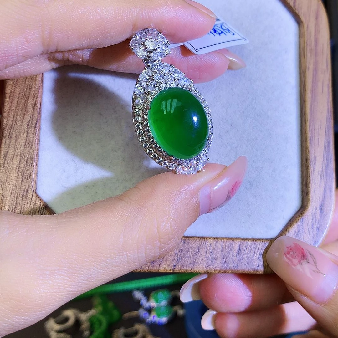 翡翠颈饰银S925镶嵌天然翡翠蛋面吊坠