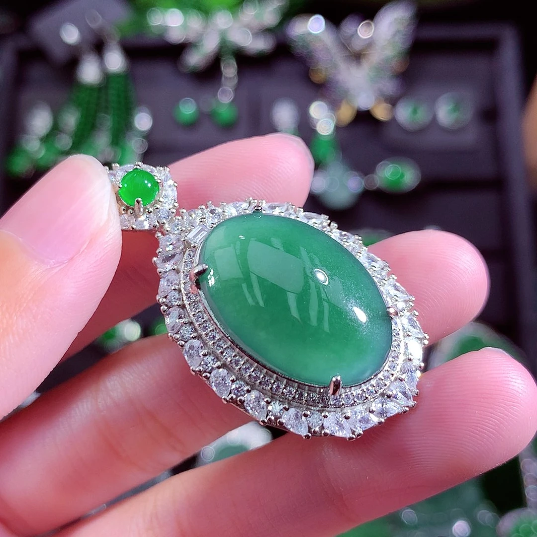 颈饰未镶嵌翡翠天然