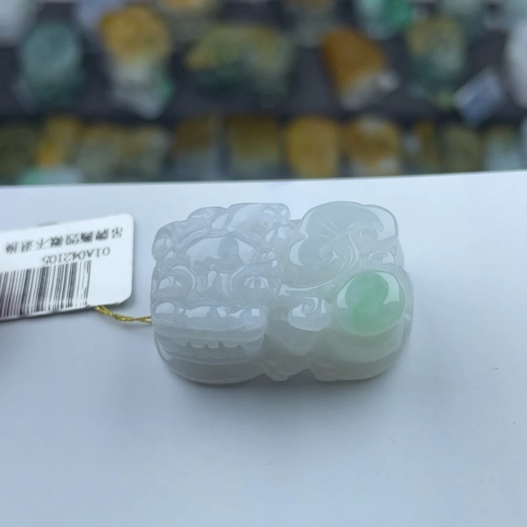 翡翠未镶嵌颈饰貔貅