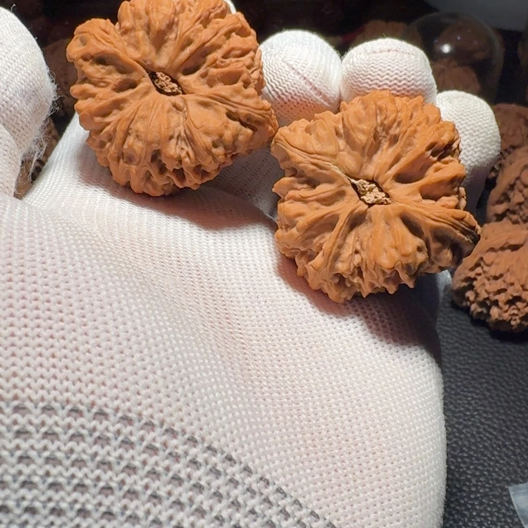 荣***侠文玩核桃吊坠有色差有黄