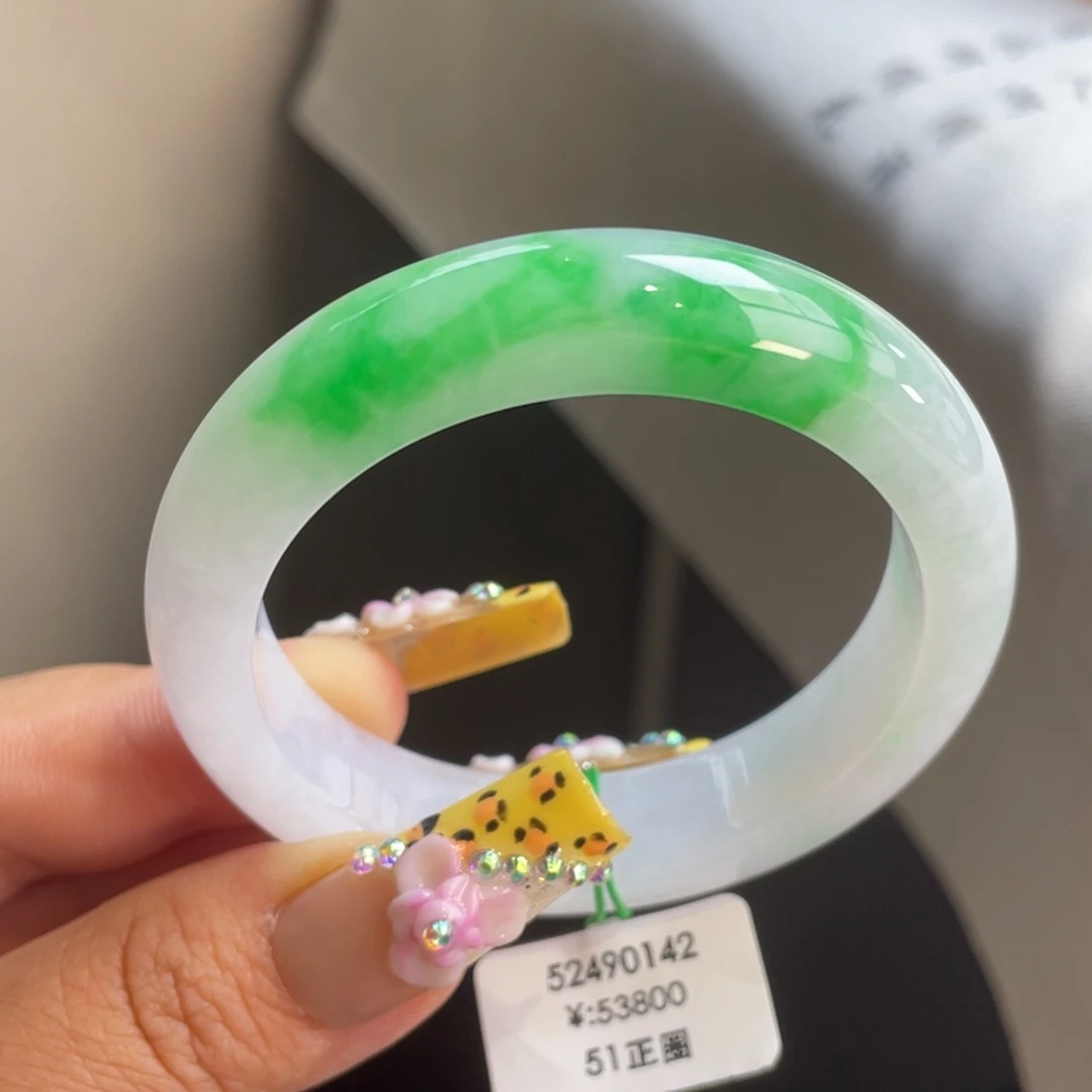 翡翠未镶嵌手镯一手）白底青正圈手镯
