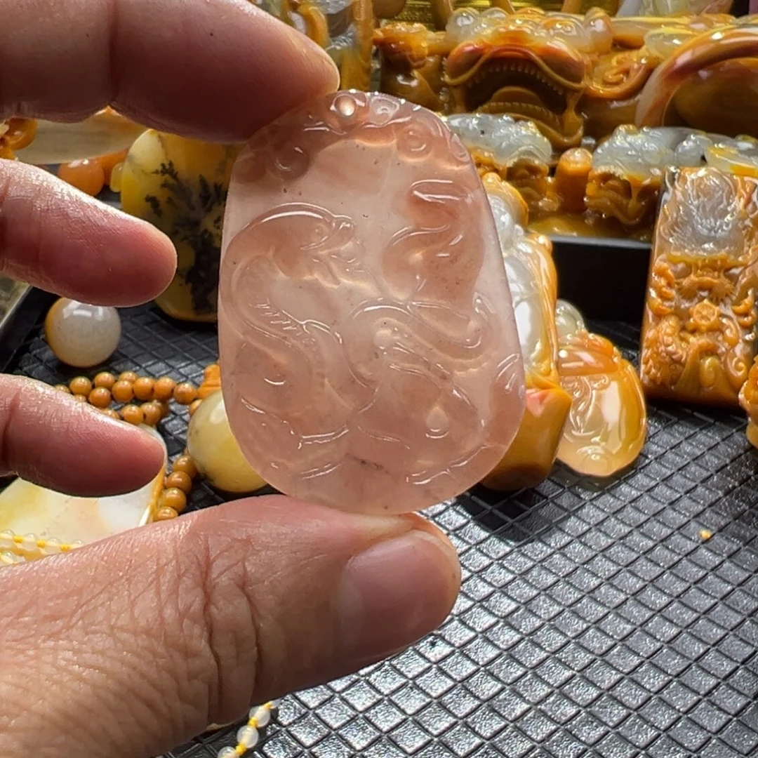 石英质玉未镶嵌颈饰