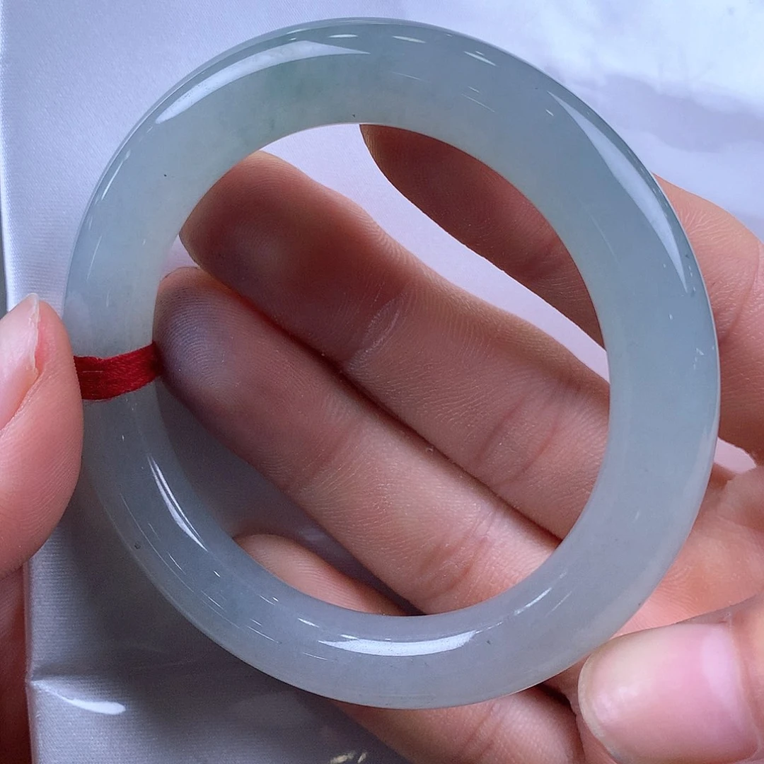 翡翠手镯未镶嵌翡翠