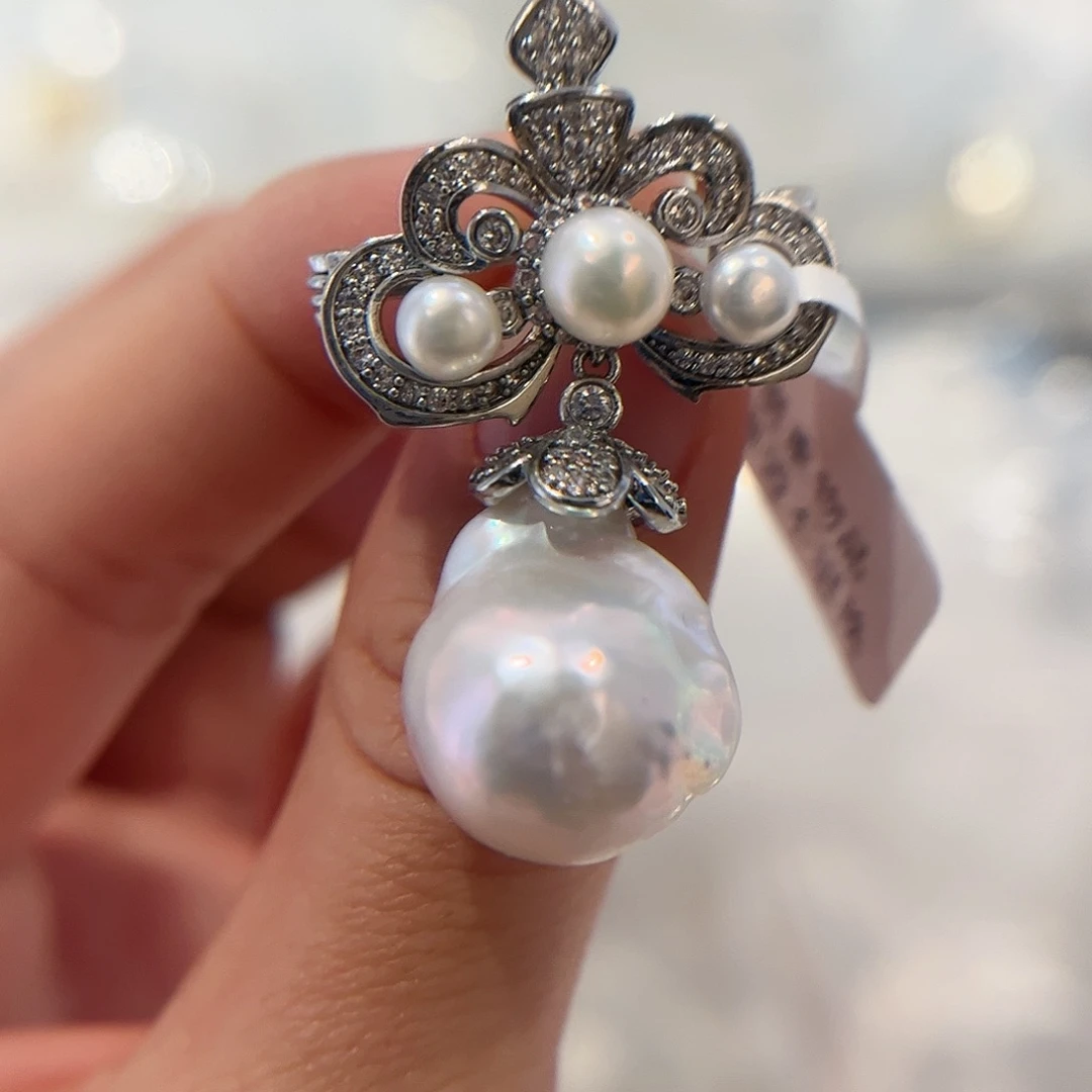 淡水珍珠胸饰合金