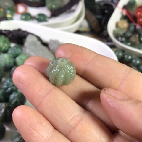 和田玉（糖玉）未镶嵌颈饰眯**）