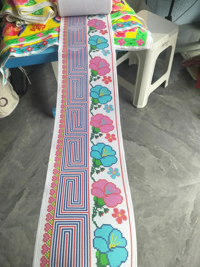 蓝色底精准印花一条转通大主玫瑰花刺绣商品配线送针需自绣