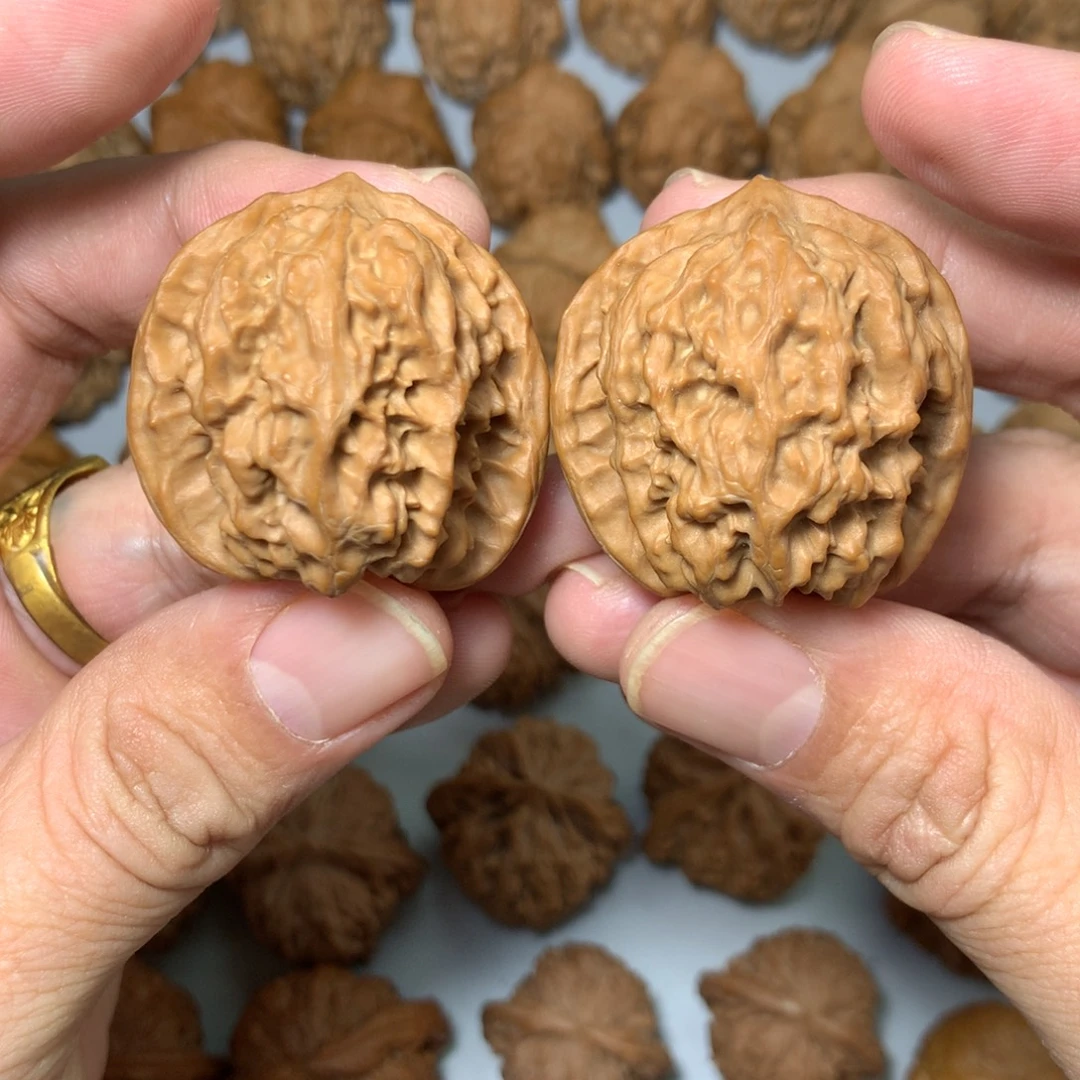 文玩核桃把件全品野狼放漏