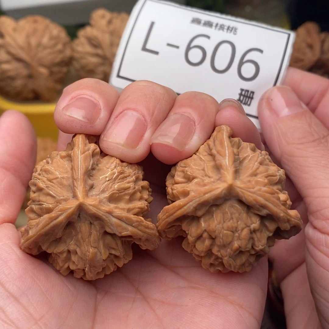 文玩核桃把件盘山奔38….