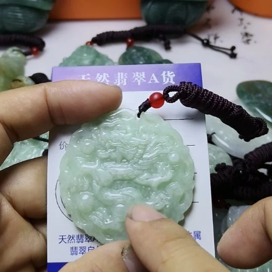 翡翠未镶嵌颈饰挂件