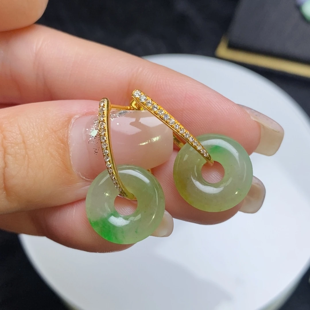 18K金镶嵌翡翠耳饰甜甜圈