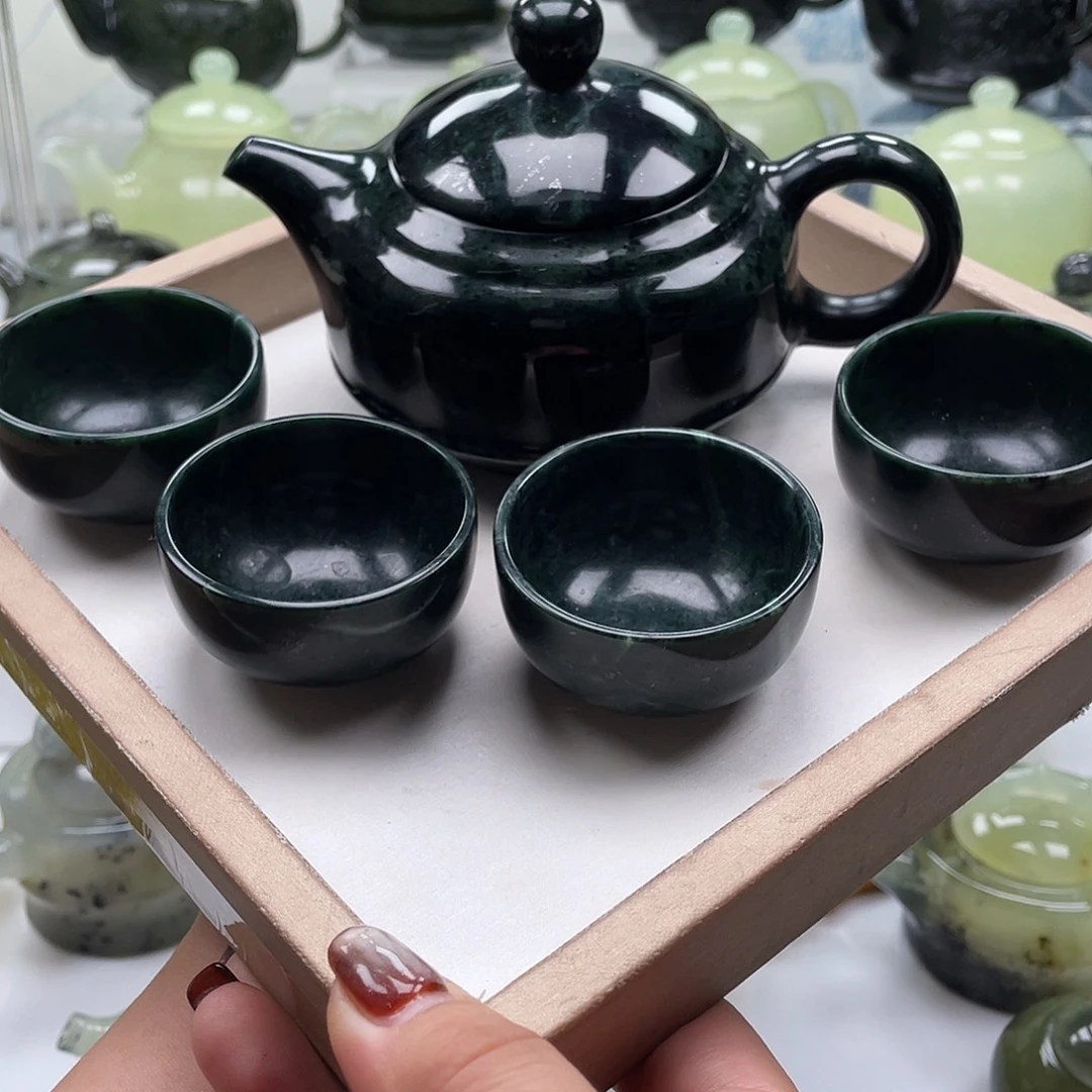蛇纹石玉未镶嵌壶