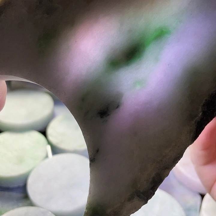 翡翠挂件未镶嵌毛料94