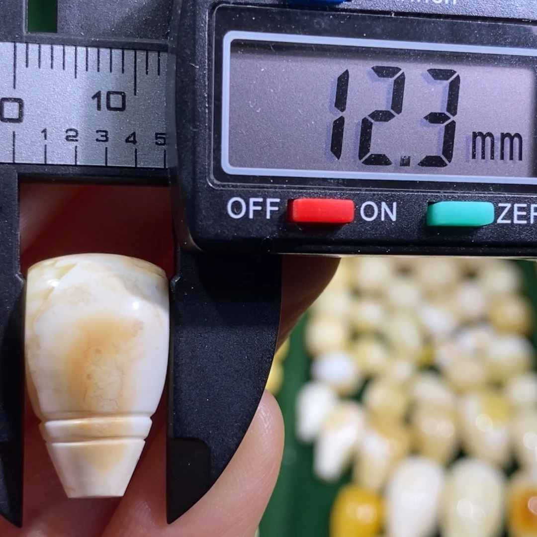 蜜蜡未镶嵌裸石配饰