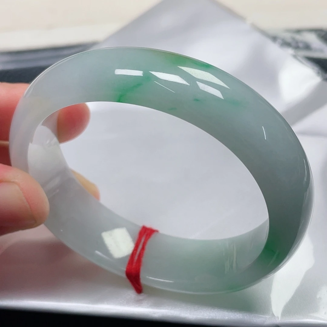 未镶嵌手镯（贵妃镯）翡翠缅甸翡翠