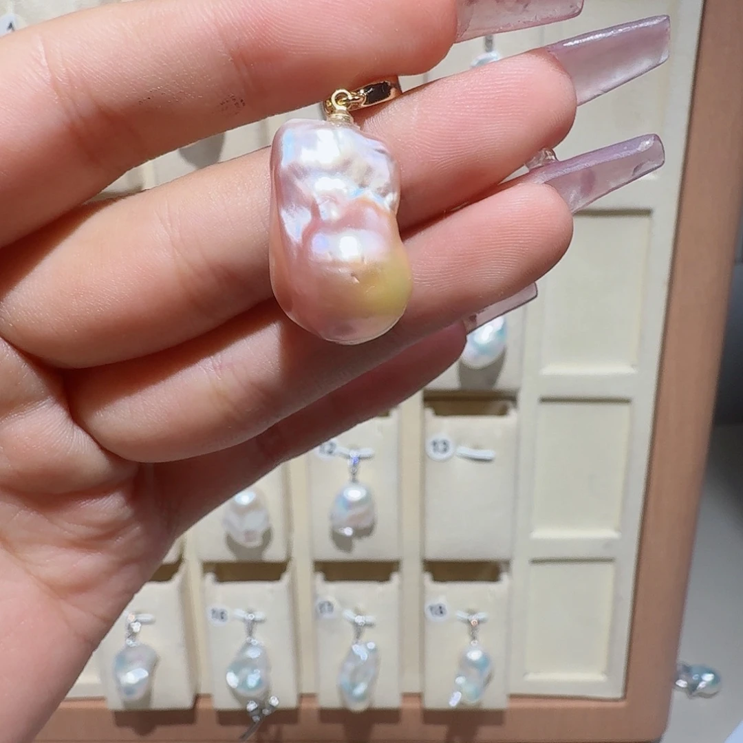 未***期颈饰合金淡水珍珠